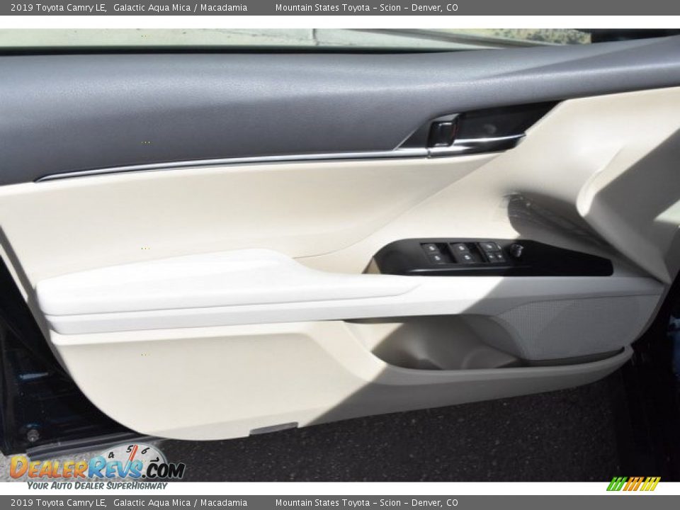 2019 Toyota Camry LE Galactic Aqua Mica / Macadamia Photo #20