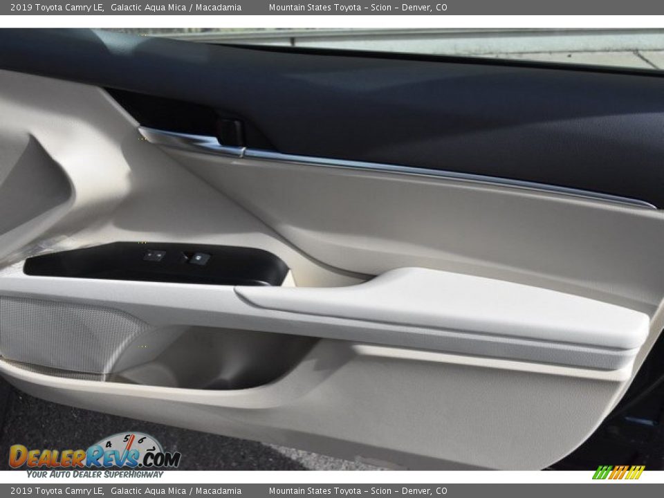 2019 Toyota Camry LE Galactic Aqua Mica / Macadamia Photo #22