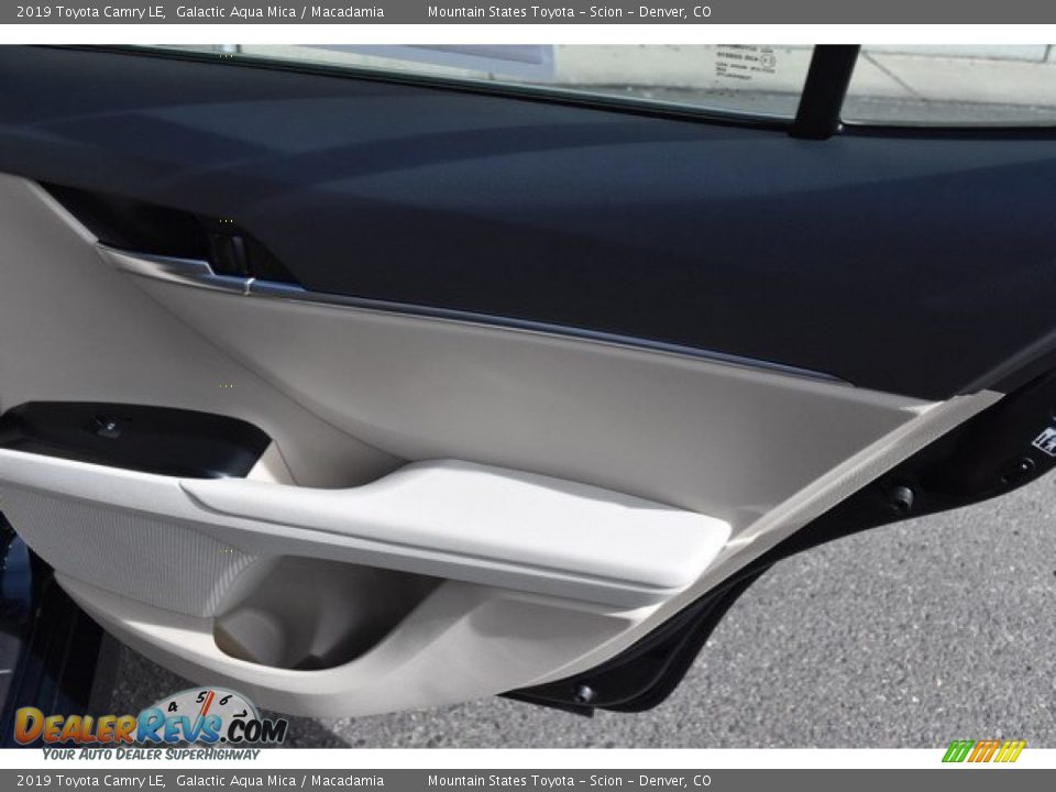 2019 Toyota Camry LE Galactic Aqua Mica / Macadamia Photo #23