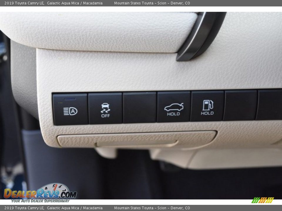 2019 Toyota Camry LE Galactic Aqua Mica / Macadamia Photo #25