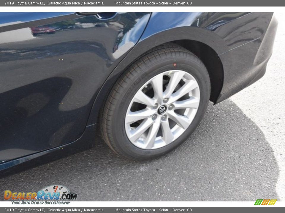 2019 Toyota Camry LE Galactic Aqua Mica / Macadamia Photo #33