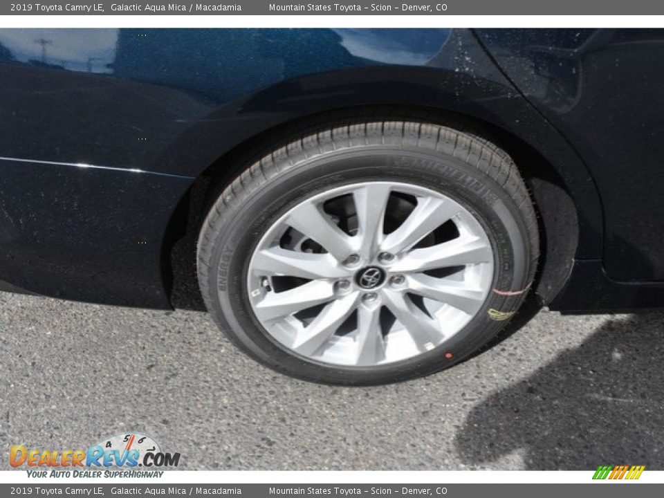 2019 Toyota Camry LE Galactic Aqua Mica / Macadamia Photo #34