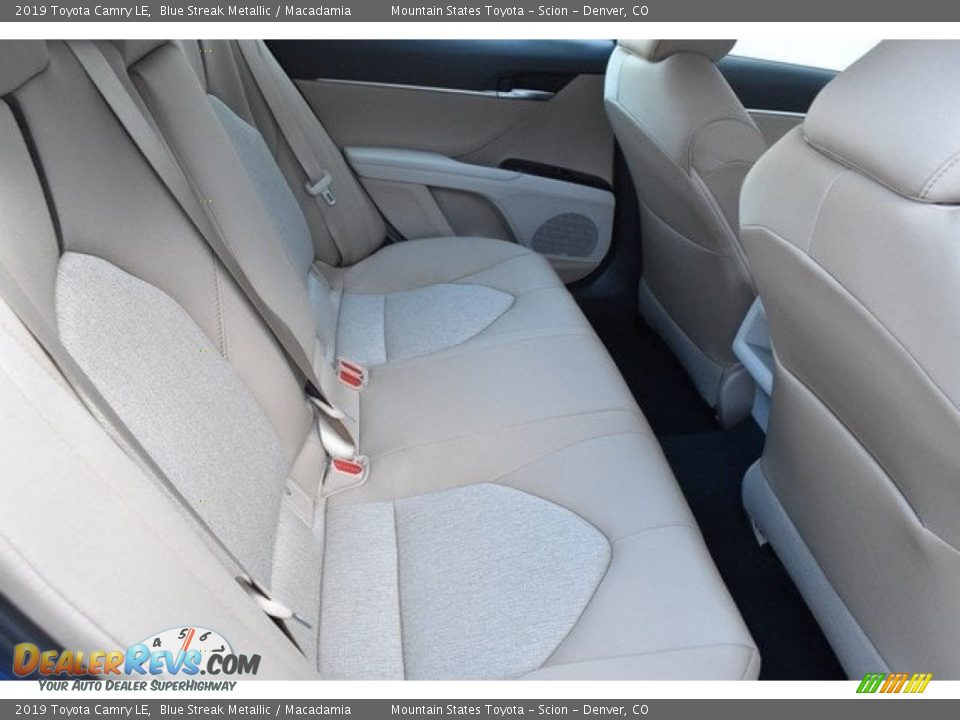 2019 Toyota Camry LE Blue Streak Metallic / Macadamia Photo #18