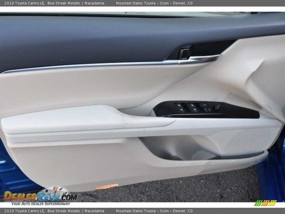 2019 Toyota Camry LE Blue Streak Metallic / Macadamia Photo #20