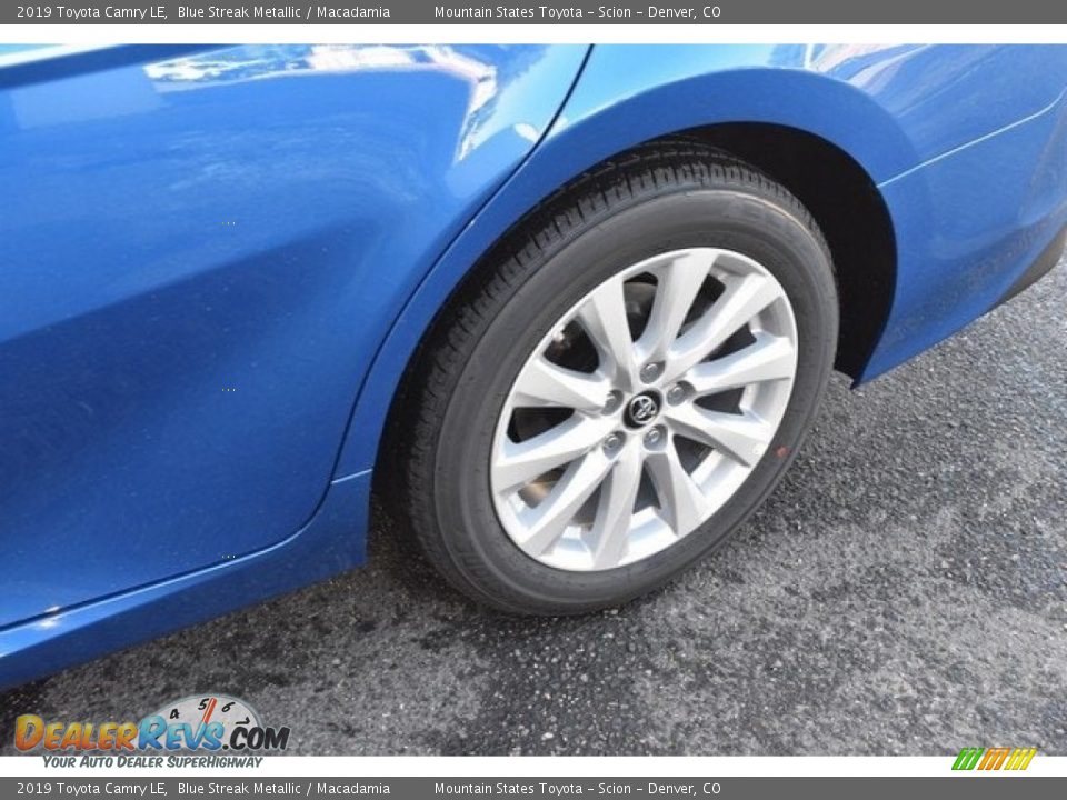 2019 Toyota Camry LE Blue Streak Metallic / Macadamia Photo #33