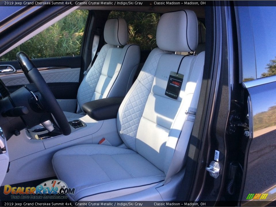 Front Seat of 2019 Jeep Grand Cherokee Summit 4x4 Photo #10