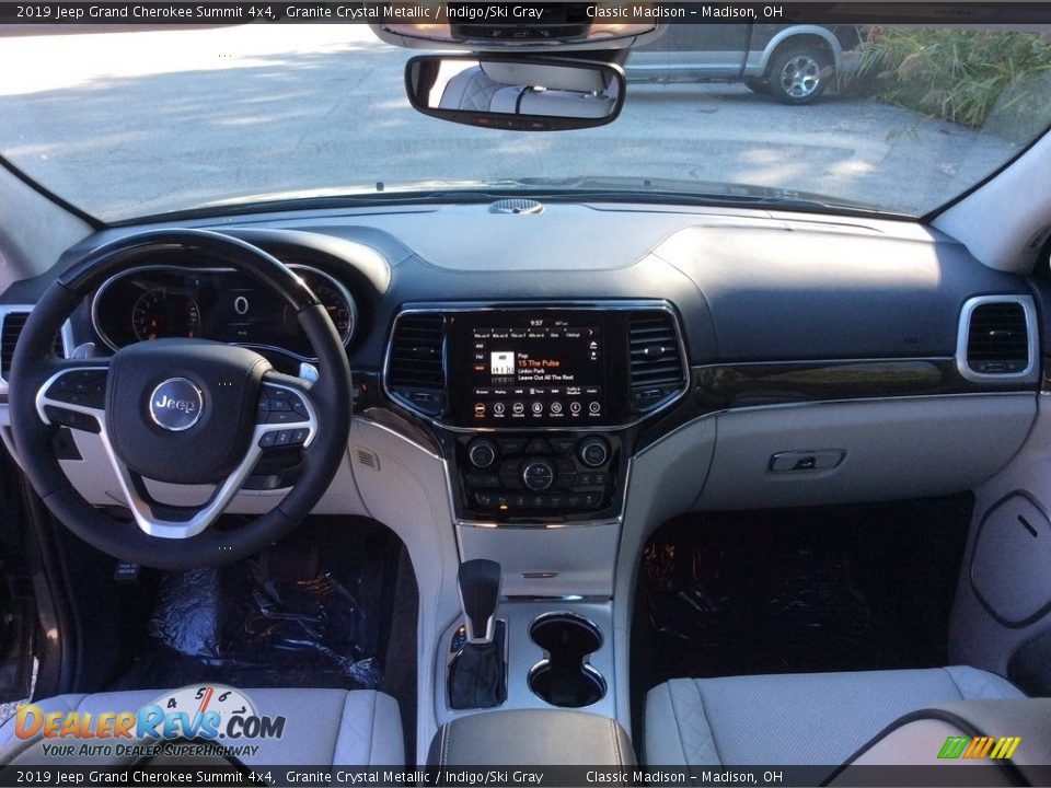 Dashboard of 2019 Jeep Grand Cherokee Summit 4x4 Photo #11