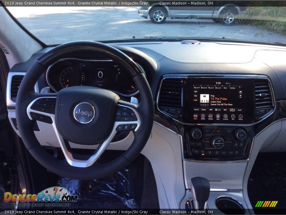 Dashboard of 2019 Jeep Grand Cherokee Summit 4x4 Photo #12