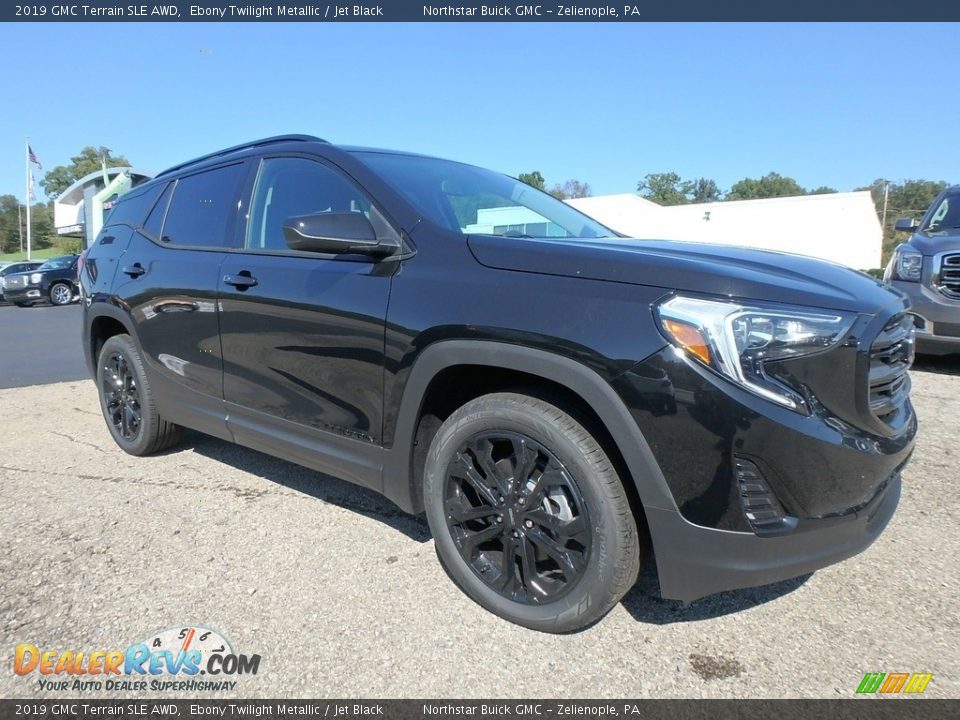 Front 3/4 View of 2019 GMC Terrain SLE AWD Photo #3