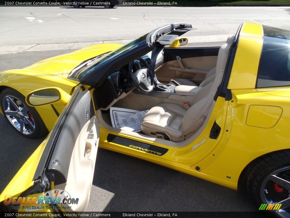 2007 Chevrolet Corvette Coupe Velocity Yellow / Cashmere Photo #25