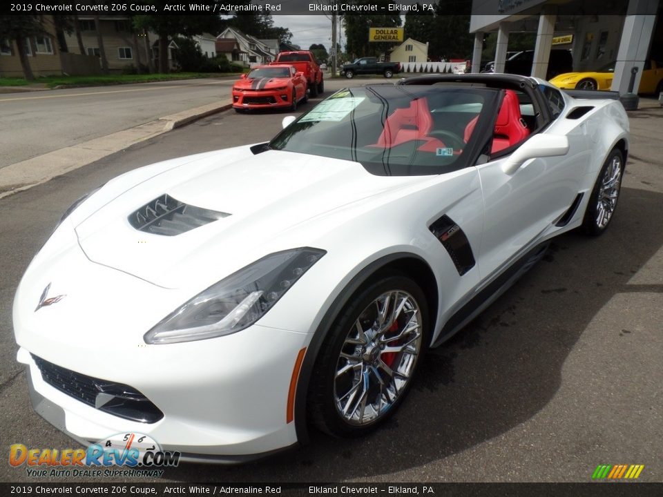 Front 3/4 View of 2019 Chevrolet Corvette Z06 Coupe Photo #4