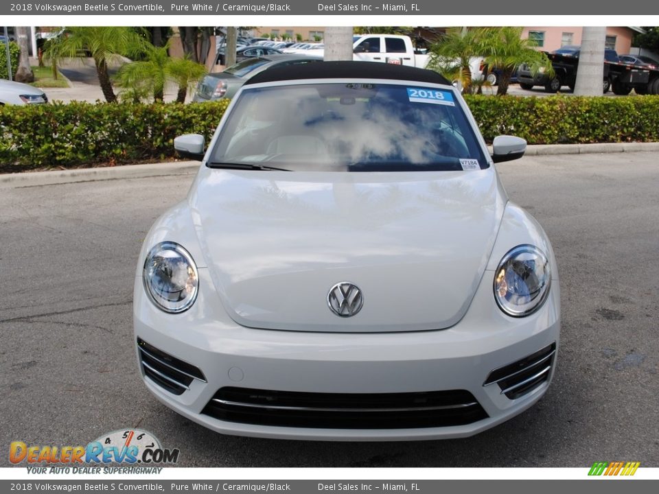 2018 Volkswagen Beetle S Convertible Pure White / Ceramique/Black Photo #3