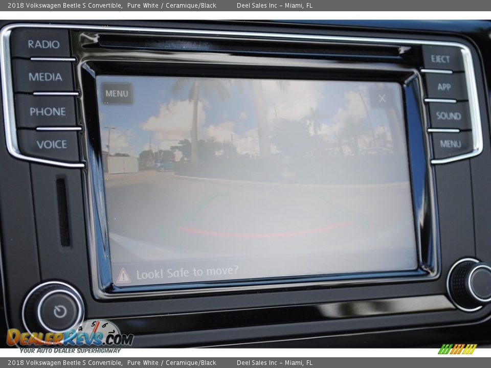 2018 Volkswagen Beetle S Convertible Pure White / Ceramique/Black Photo #18