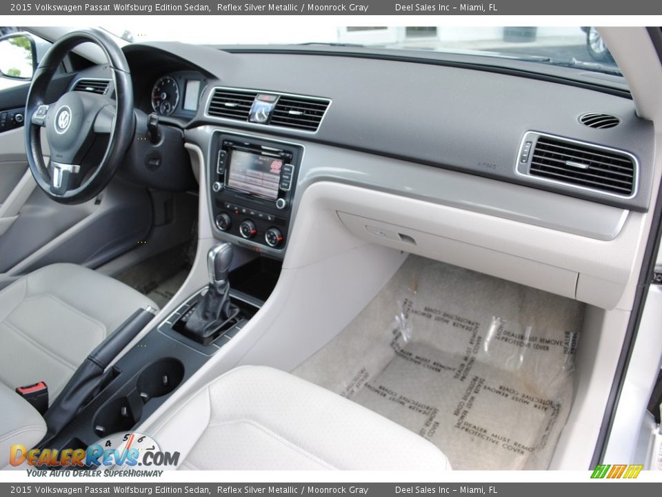 2015 Volkswagen Passat Wolfsburg Edition Sedan Reflex Silver Metallic / Moonrock Gray Photo #18