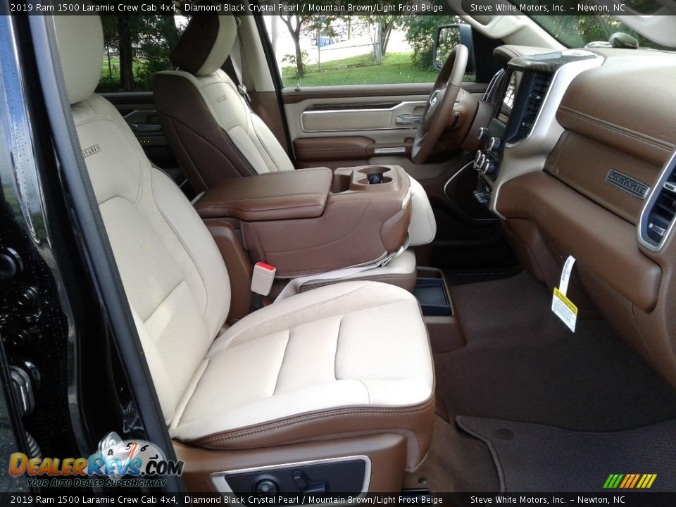 2019 Ram 1500 Laramie Crew Cab 4x4 Diamond Black Crystal Pearl / Mountain Brown/Light Frost Beige Photo #17