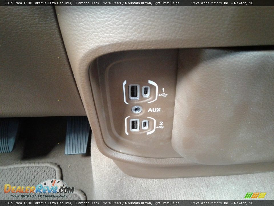 2019 Ram 1500 Laramie Crew Cab 4x4 Diamond Black Crystal Pearl / Mountain Brown/Light Frost Beige Photo #31