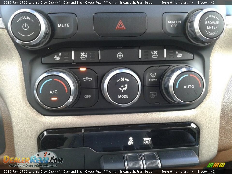 2019 Ram 1500 Laramie Crew Cab 4x4 Diamond Black Crystal Pearl / Mountain Brown/Light Frost Beige Photo #32
