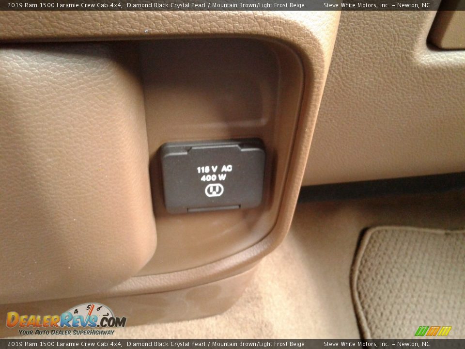 2019 Ram 1500 Laramie Crew Cab 4x4 Diamond Black Crystal Pearl / Mountain Brown/Light Frost Beige Photo #33