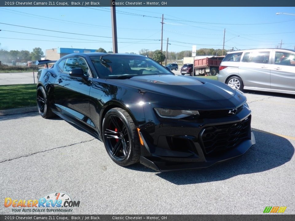 Front 3/4 View of 2019 Chevrolet Camaro ZL1 Coupe Photo #3