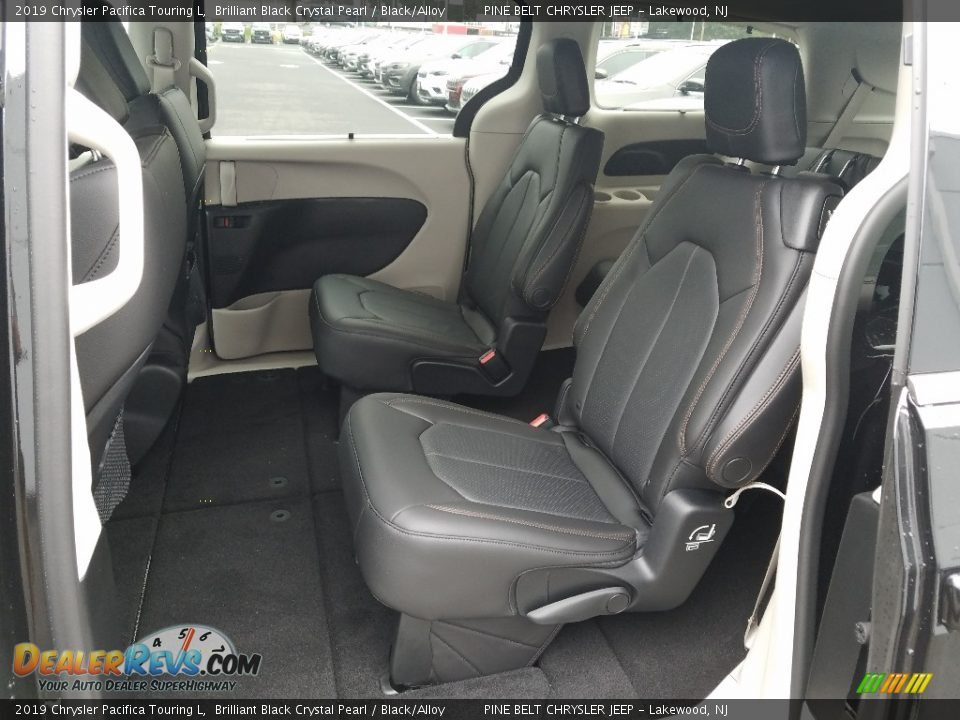 2019 Chrysler Pacifica Touring L Brilliant Black Crystal Pearl / Black/Alloy Photo #8