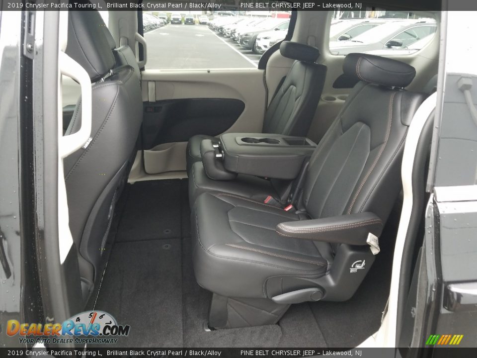2019 Chrysler Pacifica Touring L Brilliant Black Crystal Pearl / Black/Alloy Photo #8