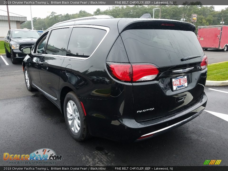 2019 Chrysler Pacifica Touring L Brilliant Black Crystal Pearl / Black/Alloy Photo #4