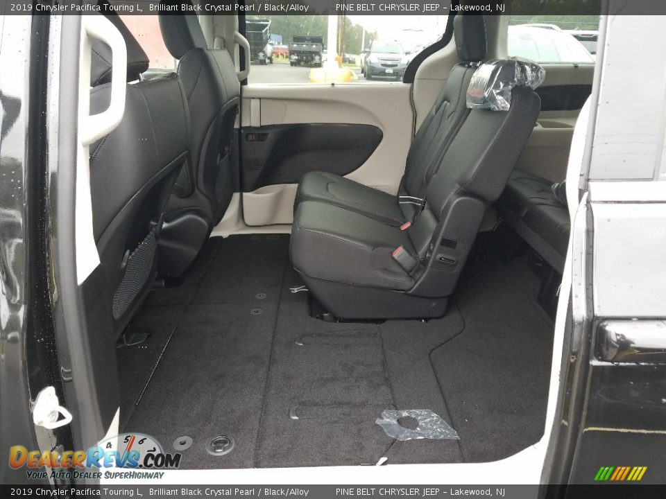 2019 Chrysler Pacifica Touring L Brilliant Black Crystal Pearl / Black/Alloy Photo #8