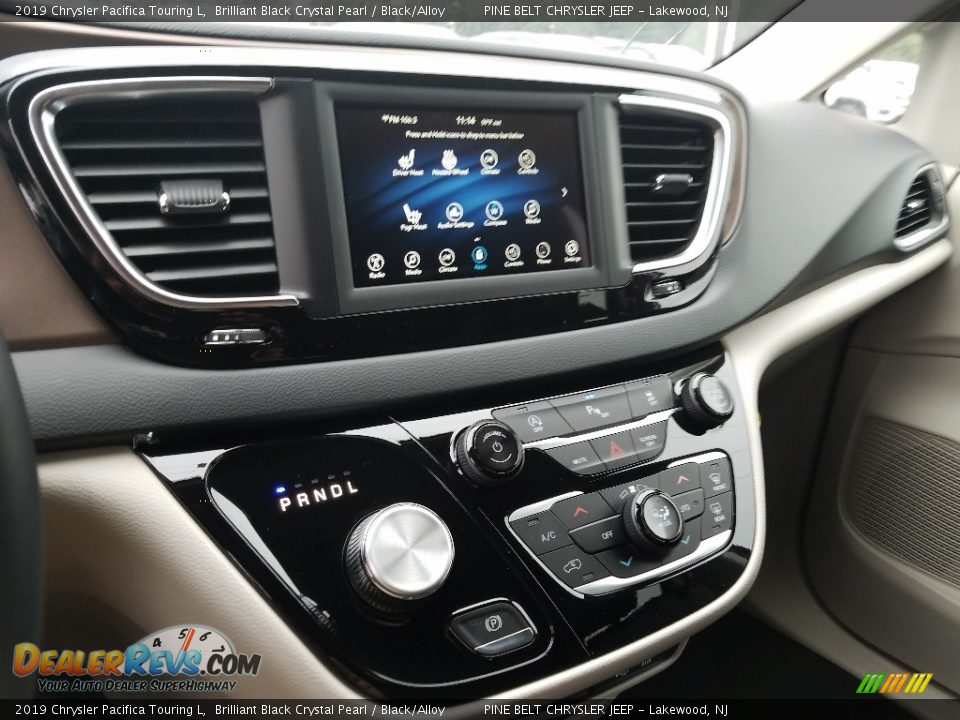 2019 Chrysler Pacifica Touring L Brilliant Black Crystal Pearl / Black/Alloy Photo #11