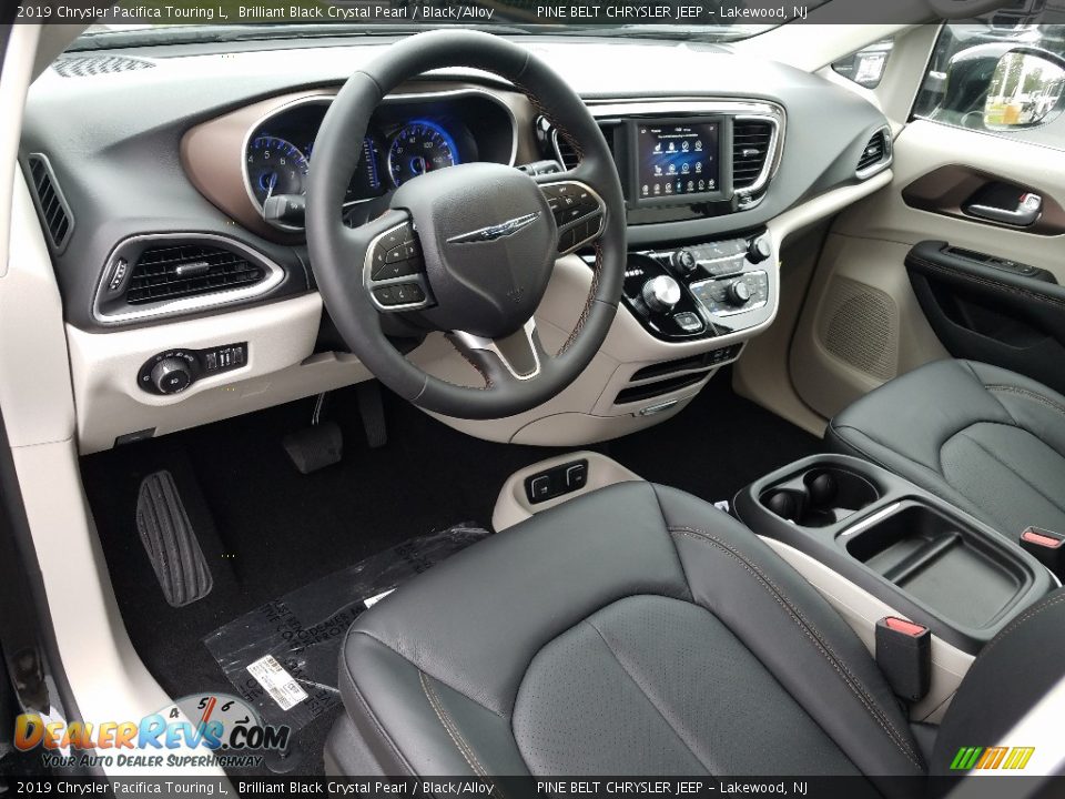 Black/Alloy Interior - 2019 Chrysler Pacifica Touring L Photo #7