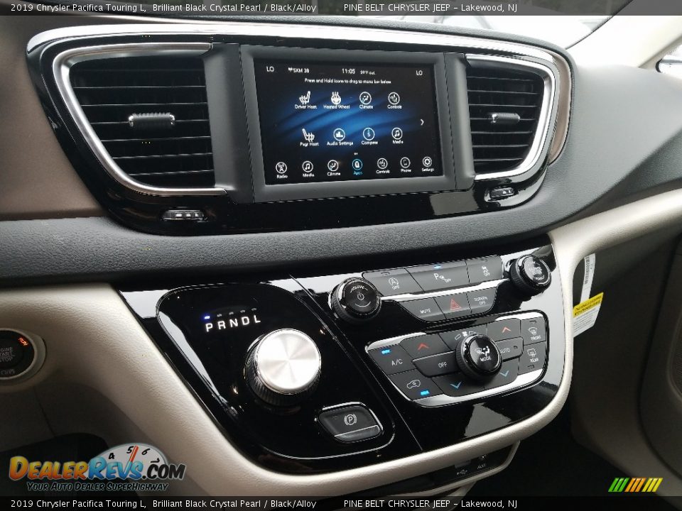 Controls of 2019 Chrysler Pacifica Touring L Photo #10