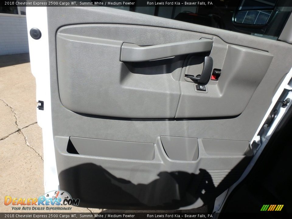 Door Panel of 2018 Chevrolet Express 2500 Cargo WT Photo #17