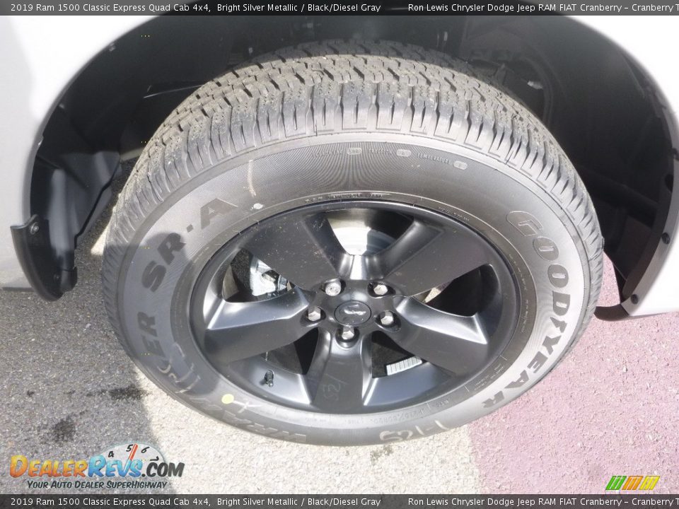 2019 Ram 1500 Classic Express Quad Cab 4x4 Bright Silver Metallic / Black/Diesel Gray Photo #9