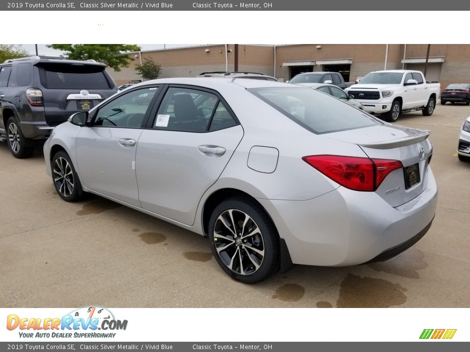 2019 Toyota Corolla SE Classic Silver Metallic / Vivid Blue Photo #2