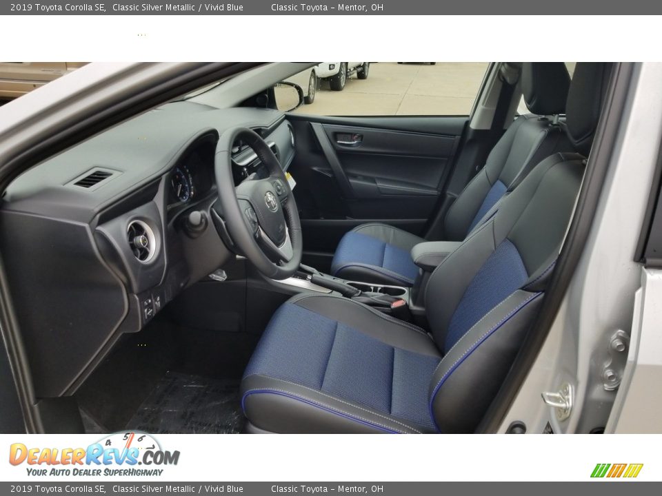 2019 Toyota Corolla SE Classic Silver Metallic / Vivid Blue Photo #3