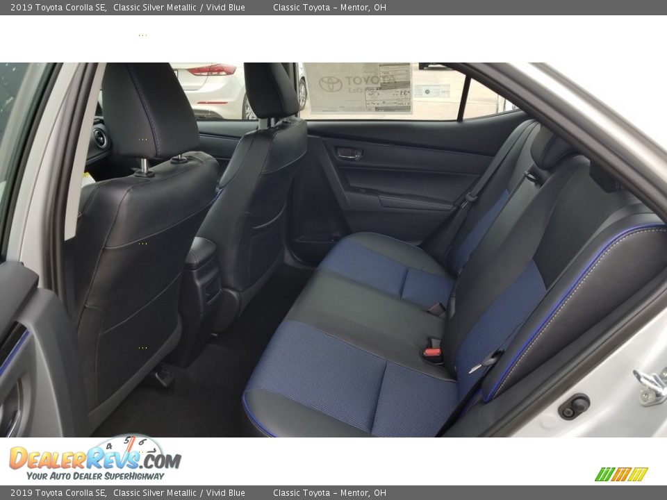 2019 Toyota Corolla SE Classic Silver Metallic / Vivid Blue Photo #4