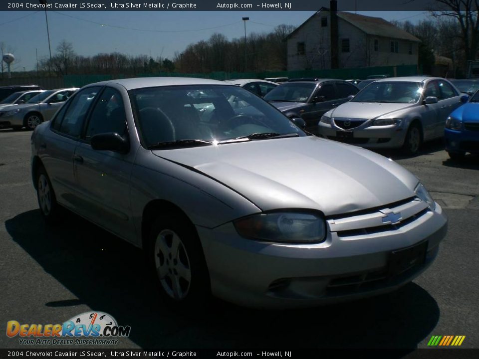 2004 Chevrolet Cavalier LS Sedan Ultra Silver Metallic / Graphite Photo #2