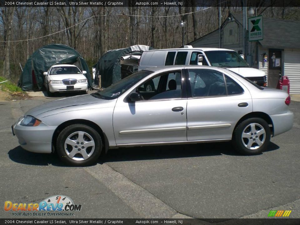 2004 Chevrolet Cavalier LS Sedan Ultra Silver Metallic / Graphite Photo #4