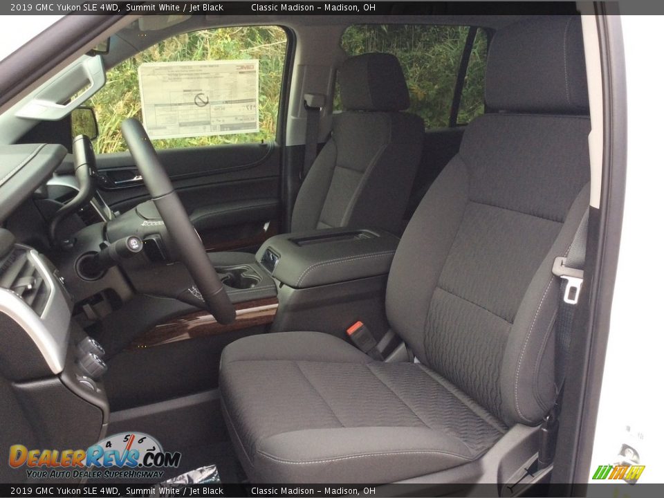 Front Seat of 2019 GMC Yukon SLE 4WD Photo #10