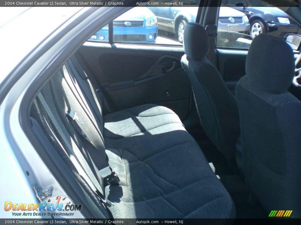 2004 Chevrolet Cavalier LS Sedan Ultra Silver Metallic / Graphite Photo #11