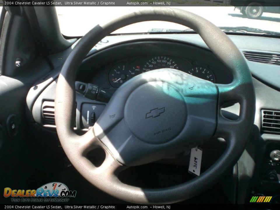 2004 Chevrolet Cavalier LS Sedan Ultra Silver Metallic / Graphite Photo #15