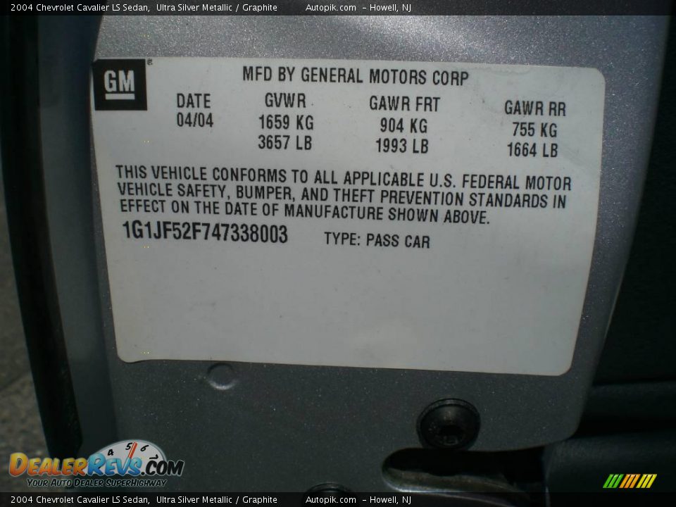 2004 Chevrolet Cavalier LS Sedan Ultra Silver Metallic / Graphite Photo #17