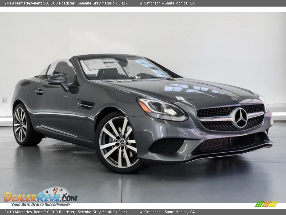 Front 3/4 View of 2019 Mercedes-Benz SLC 300 Roadster Photo #12