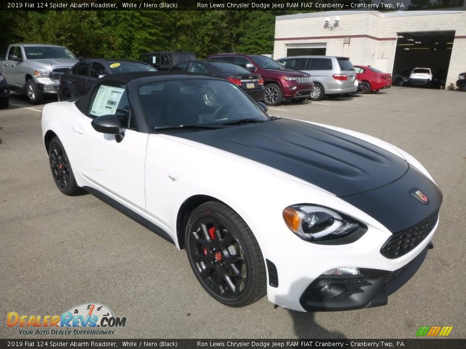 Front 3/4 View of 2019 Fiat 124 Spider Abarth Roadster Photo #7