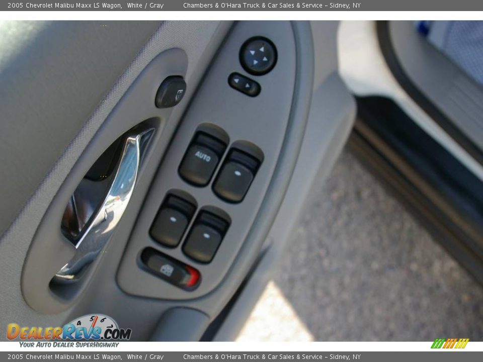 2005 Chevrolet Malibu Maxx LS Wagon White / Gray Photo #6