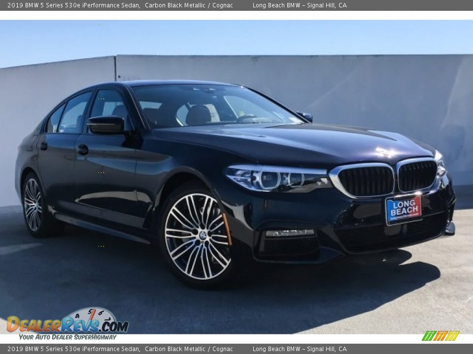 Front 3/4 View of 2019 BMW 5 Series 530e iPerformance Sedan Photo #12