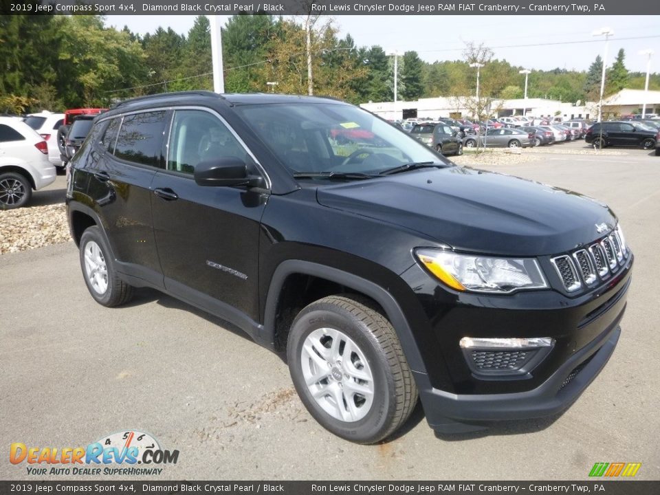 Front 3/4 View of 2019 Jeep Compass Sport 4x4 Photo #7