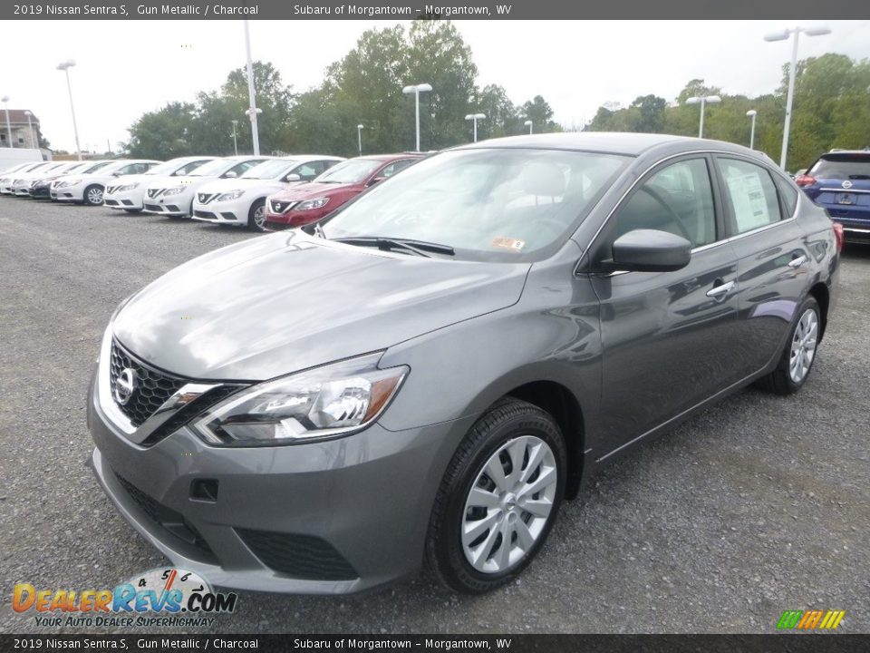 Front 3/4 View of 2019 Nissan Sentra S Photo #8