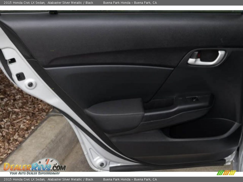 2015 Honda Civic LX Sedan Alabaster Silver Metallic / Black Photo #27