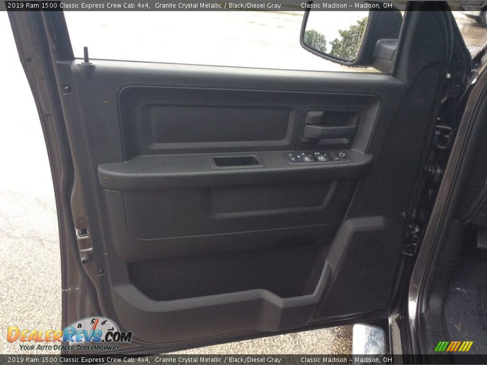 2019 Ram 1500 Classic Express Crew Cab 4x4 Granite Crystal Metallic / Black/Diesel Gray Photo #8