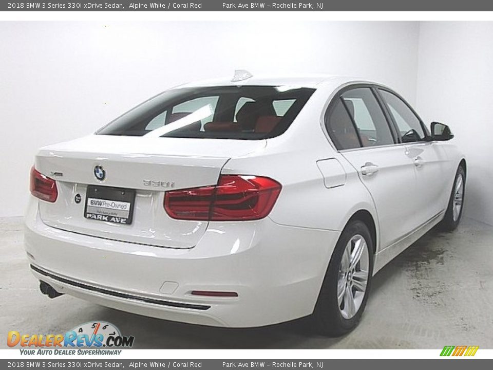 2018 BMW 3 Series 330i xDrive Sedan Alpine White / Coral Red Photo #4